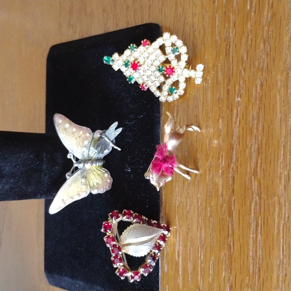 Brooches - Picture 10 of 10